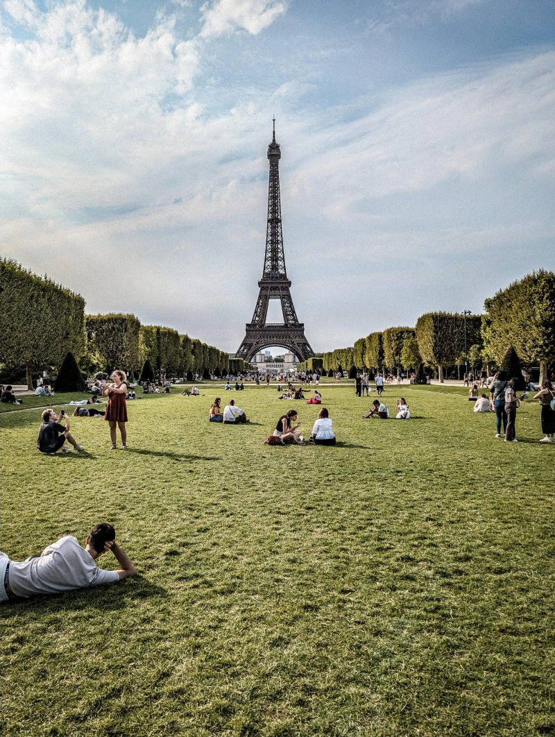 Photograph titled: champs de mars paris