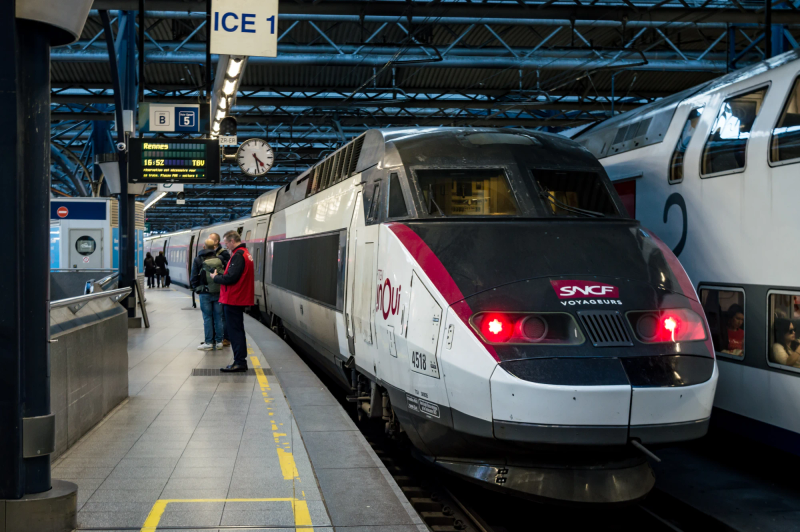 Photograph titled: tgv pour rennes